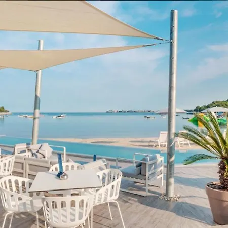 منتزه العطل Punto Blu Valamar Village *
